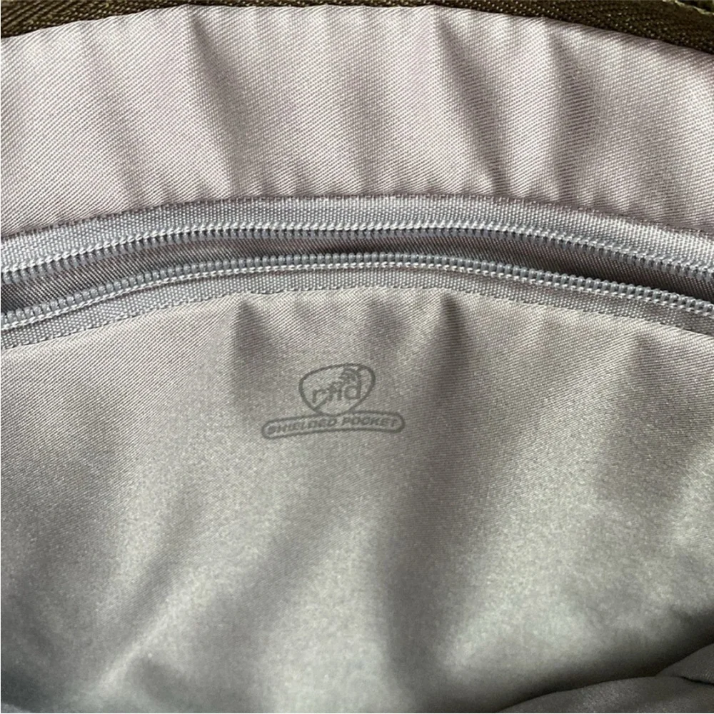 Travelon Anti-Theft Classic Essential Messenger Crossbody Bag - Picture 9 of 16